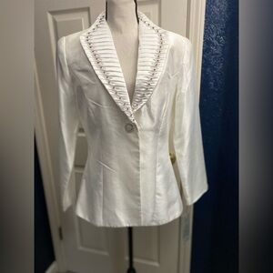 Chic White Women's Blazer with Ruffled Collar